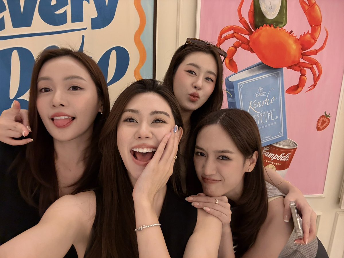 lena__lorena's tweet image. ทีมฟ้า ทีมชมพูนัดกินข้าววางแผนทีมคับ😎💙💗
