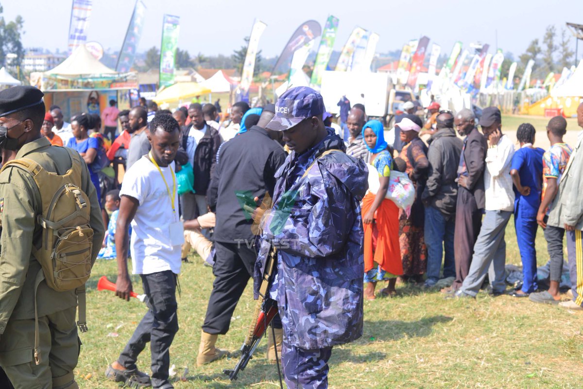 tvwestUG's tweet image. Eby'okwerinda turi sorted...
Otakayerarikiriira, ba afande twine omu bwingi..
Oba waaba otakahikire Kakyeka otegyereize kki?
Turi omu #Ekinihiiro Mira-Nkwongyere
📸: @tush_andre