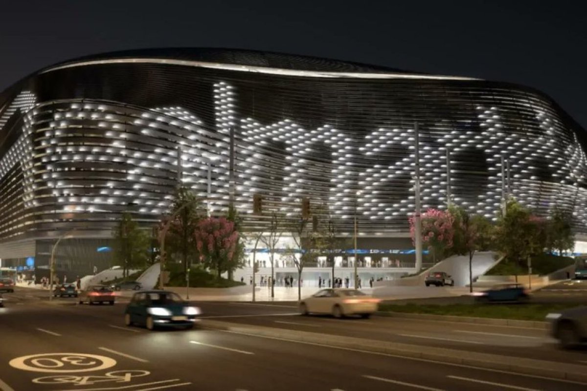 CR_74_'s tweet image. Marca |
Real Madrid is now working on the exterior of the new Santiago BernabΓ©u stadium, where 10,000 lights will be installed.