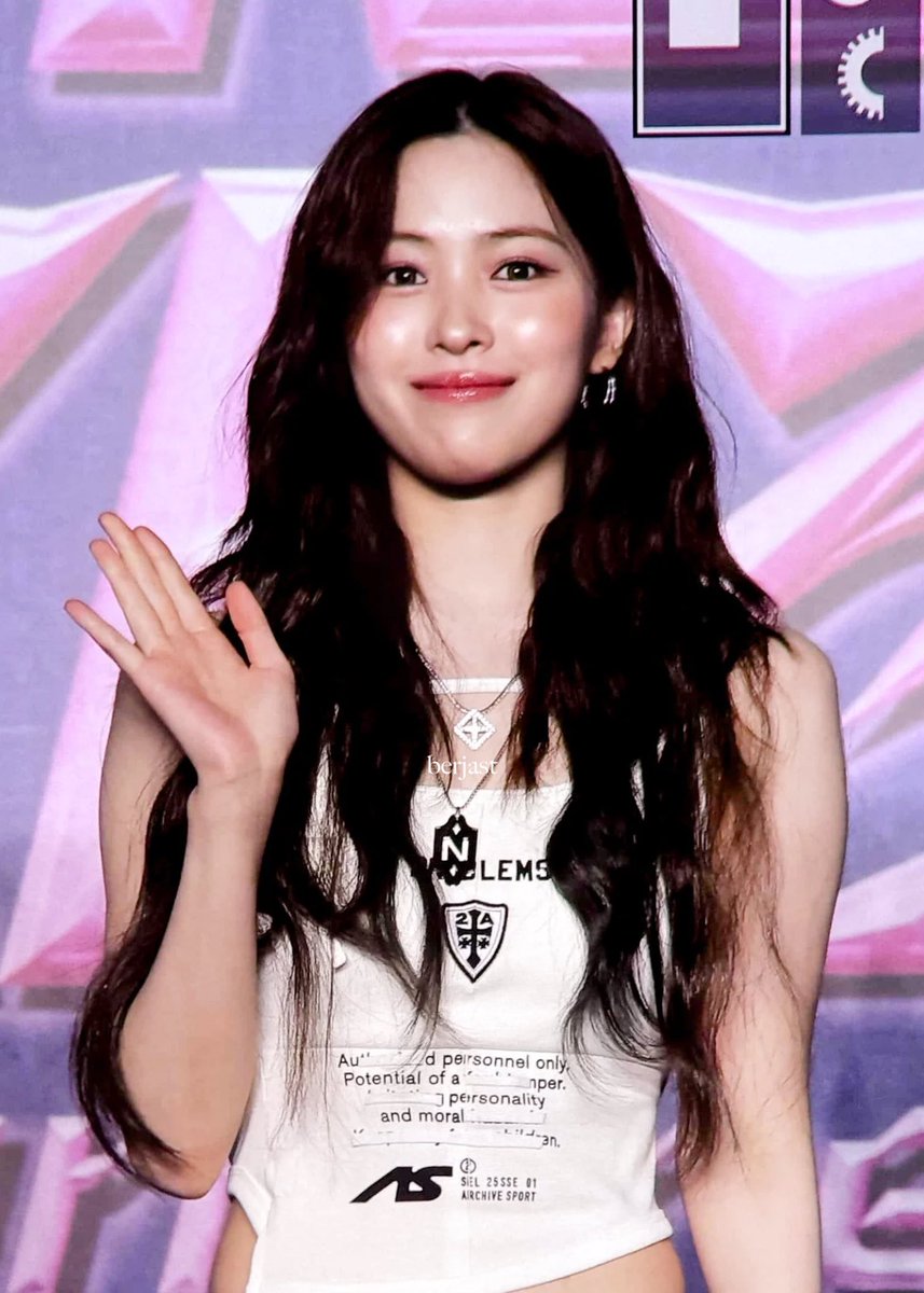 RyujinBR's tweet image. PRÉVIA | 26.07.25 - Ryujin no tapete vermelho do SBS Gayo Daejeon Summer 2025.
#RYUJIN #류진 #ITZY @ITZYofficial
cr. berjast_f