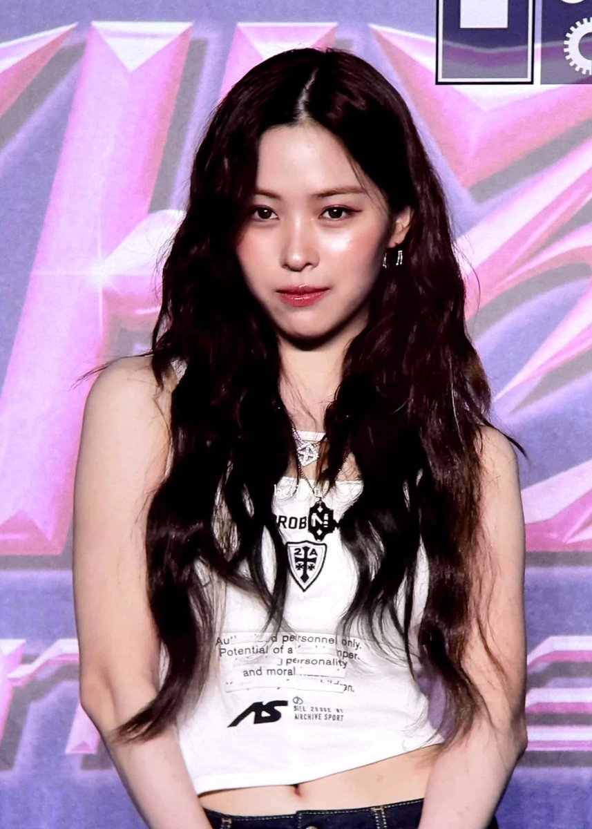 RyujinBR's tweet image. PRÉVIA | 26.07.25 - Ryujin no tapete vermelho do SBS Gayo Daejeon Summer 2025.
#RYUJIN #류진 #ITZY @ITZYofficial
cr. berjast_f