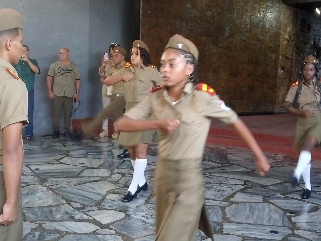 Como cada año,el pueblo artemiseño rinde tributo a quienes hace 72 años salieron a conquistar nuestros sueños.
#LaLuchaNoHaCesado 
#ArtemisaJuntosSomosMás 
<a href="/AsambleaCuba/">Asamblea Nacional Cuba</a> 
<a href="/DiazCanelB/">Miguel Díaz-Canel Bermúdez</a> 
<a href="/PartidoPCC/">Partido Comunista de Cuba</a> 
<a href="/DrRobertoMOjeda/">Dr. Roberto Morales Ojeda</a>