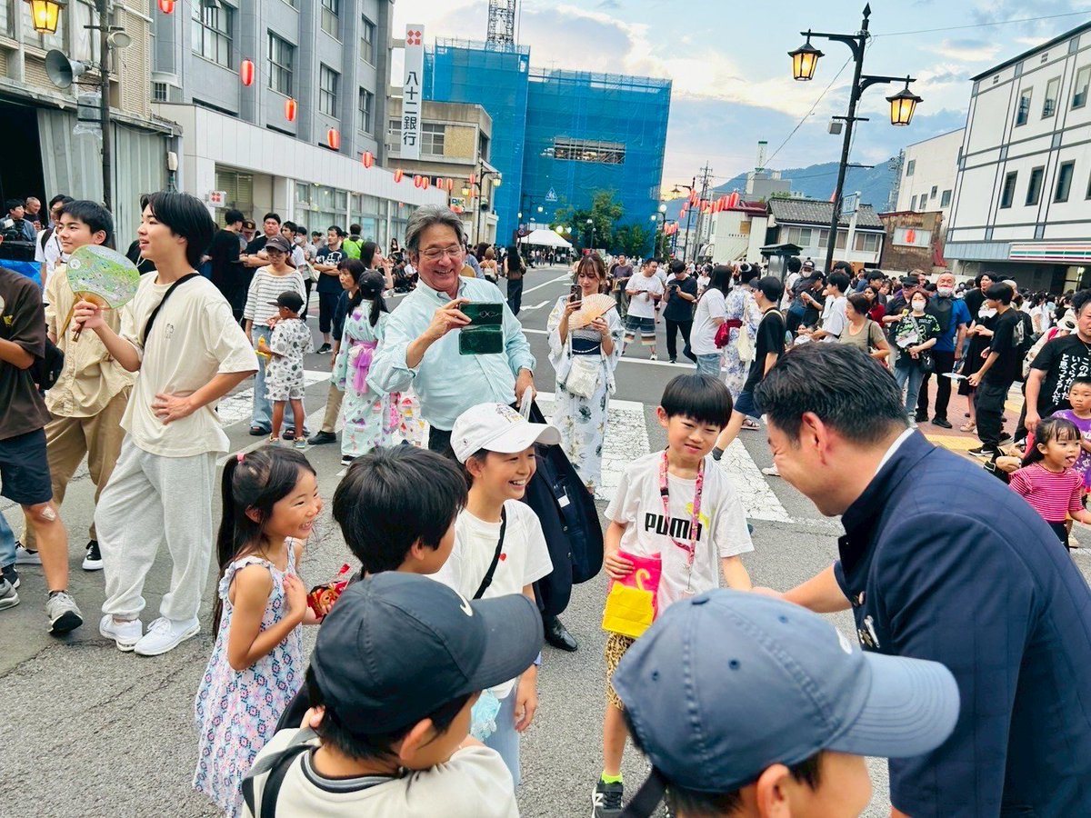 TeamSugioHideya's tweet image. 御代田町「龍神祭り」会場から、上田市の夏祭り「上田わっしょい」へ。羽田次郎議員と共に会場を回りましたが、多くの皆様から参院選での勝利にお祝いの言葉を頂きました。改めて喜びを噛み締めると共に、責任の重さを痛感しています。