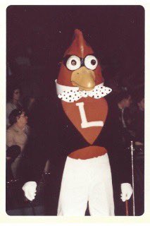 TropicsCards's tweet image. Day 7: Louie makes his debut, 1953
Out red feathered friend hasn’t always been called Louie, he also had quite a few different outfits! Today we’re going to talk about our main man, Louie the Cardinal! And yes, birds do in fact have teeth.
The idea of The University of…