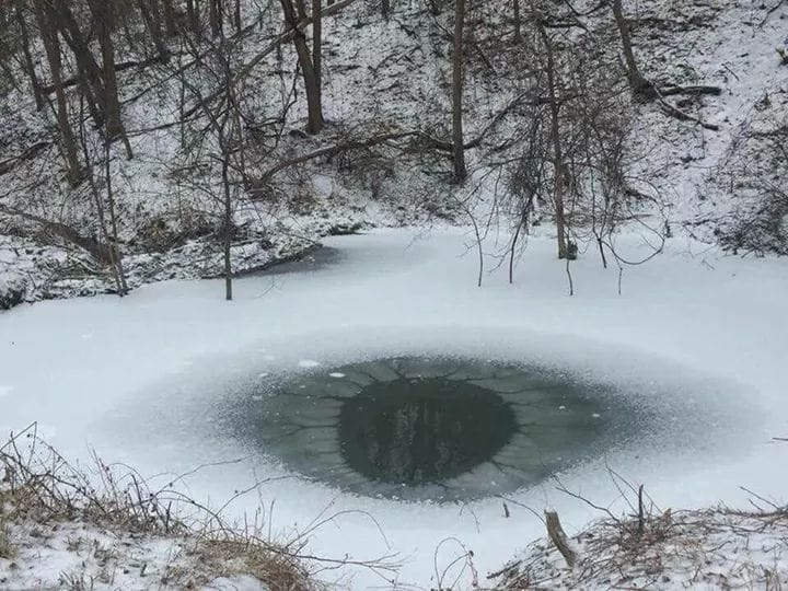 Darekbrzoza's tweet image. Jestem przekonany że ktoś mnie obserwuje ale nikogo nie widać?
za INCREDIBLE WORLD