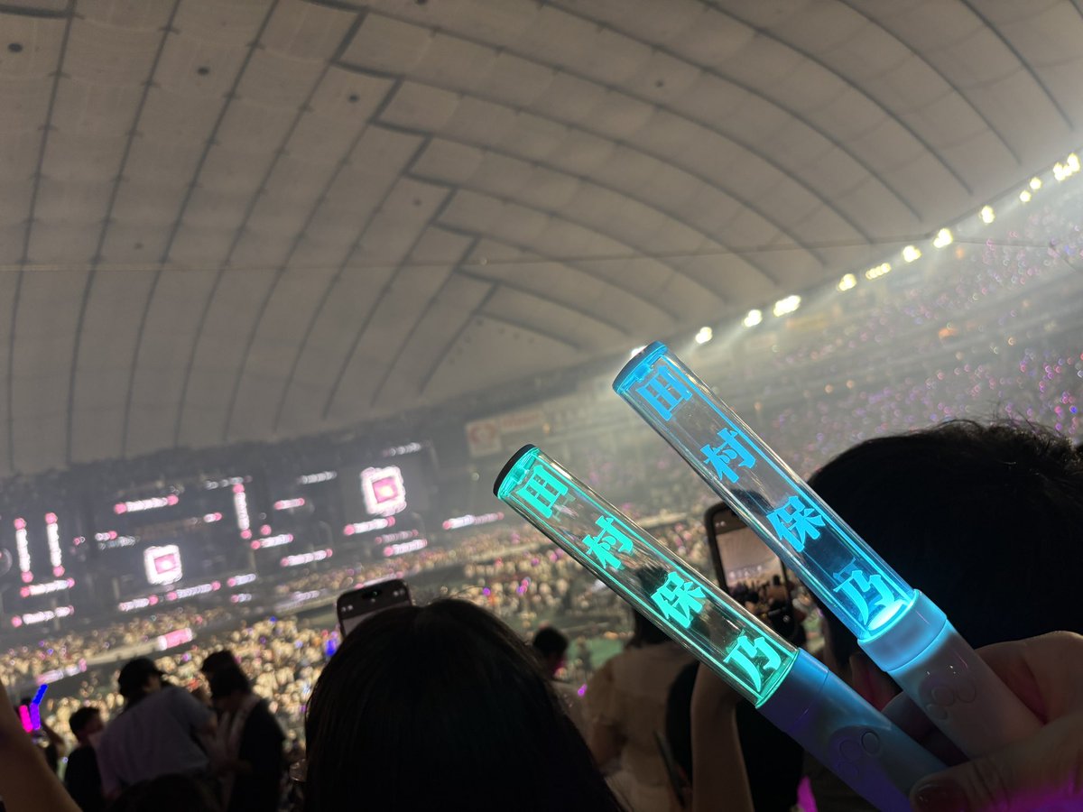 松本陽 / Yo Matsumoto (@yoyo_piano) on Twitter photo 最終日も参戦させてもらいました!
初日より少し落ち着いて(?)観れたので、観客の没入感とか、アルバムとの統一感とか、曲順とか、海外への視座とか、その他自分が気付けないものも沢山含め、細部まで徹底的に練られたライブだったんだなぁって感じました…! 最終日も参戦させてもらいました!
初日より少し落ち着いて(?)観れたので、観客の没入感とか、アルバムとの統一感とか、曲順とか、海外への視座とか、その他自分が気付けないものも沢山含め、細部まで徹底的に練られたライブだったんだなぁって感じました…!