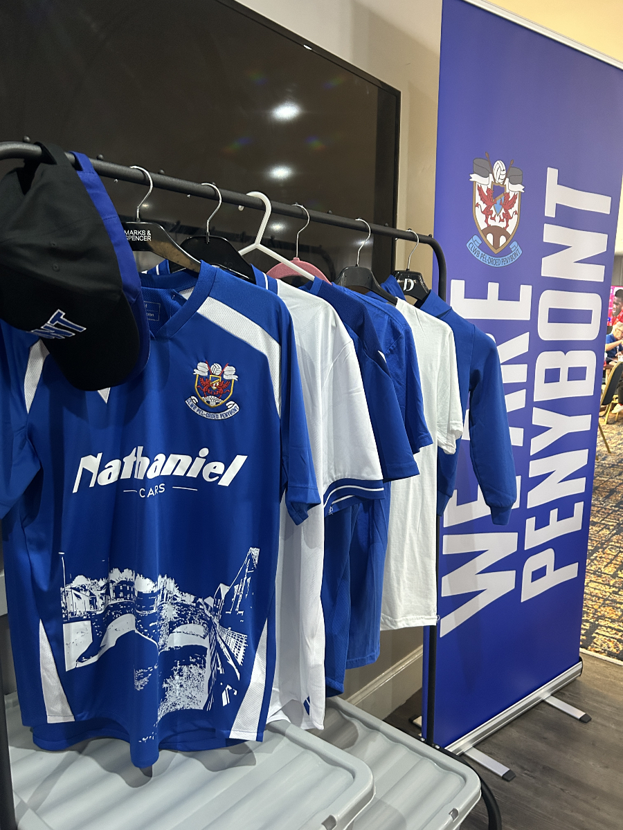PenybontFC_'s tweet image. Our 2025/26 home and away shirt as well as some other club merchandise is now available from the clubhouse whenever we’re open. 👕

Thanks as always to @MacronCardiff for your help. 💙