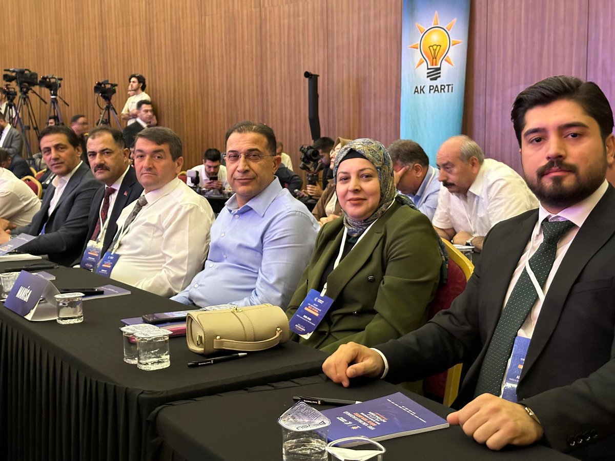 İl Başkanımız Süleyman Turgut, Saruhanlı Belediye Başkanımız Ekrem Cıllı,Demirci Belediye Başkanımız Erkan Kara ve Selendi Belediye Başkanımız Murat Daban ile Yerel Yönetimler Başkanlığımızın düzenlediği "Milletle Bütünleşen Belediyecilik" Bölge toplantısına katılım sağladılar.