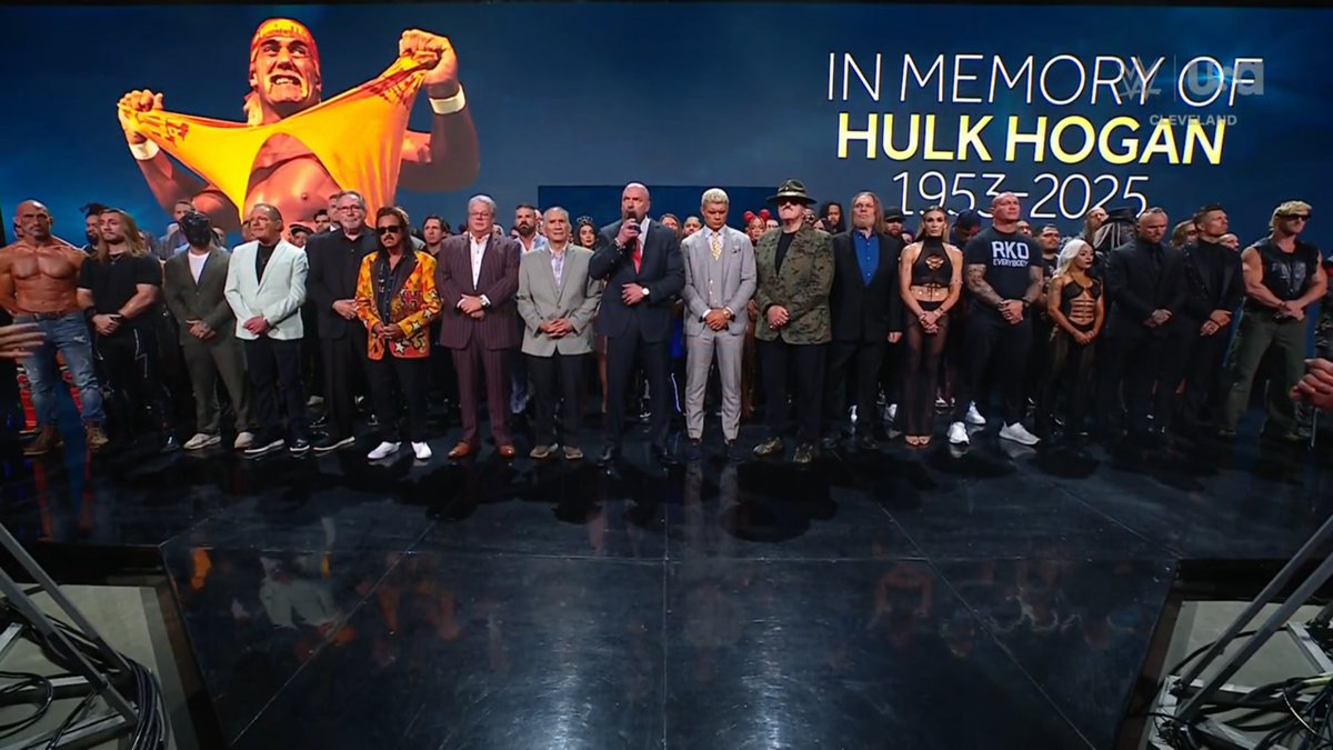 Anoche le hicieron un buen homenaje a Hulk Hogan, donde estaban algunos como el Sargento Slaughter, TeD DiBiase el hombre delmillón de dólares, Jimmy Estaca Duggan o Jimmy Hart. Pero tambien el futuro con Axiom el primer luchador español de la WWE.