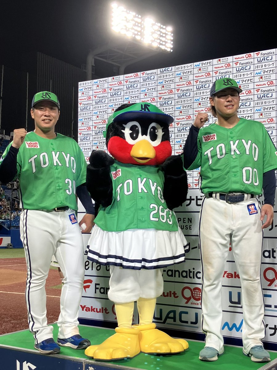 swallowspr's tweet image. 🟩本日のヒーロー🟩
スーパールーキー、初勝利🎊
#荘司宏太 投手

7回裏 決勝タイムリー　#赤羽由紘 選手

#swallows #捲土重来