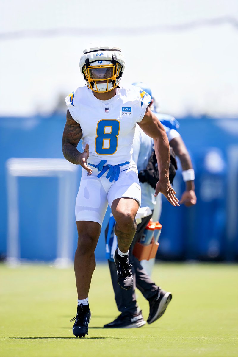 uncsportsphotos's tweet image. Former Tar Heel Legend Omarion Hampton getting ready for his Rookie Season with the Chargers. #UNCFootball #Kenan #UNCommon #unc #ChapelHill #tarheels #GoHeels #ACC #ChapelBill #CarolinaFamily #CarolinaBlue #Carolina #CarolinaFootball #GDTBATH PHOTO COURTESY OF: @UNCFootball