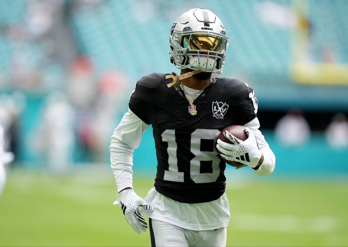 DonShulaCorleon's tweet image. 🚨 BREAKING: Dolphins are signing FA CB Jack Jones, who started 16 games for the Las Vegas last season.
A fourth round pick in 2022, Jones has racked up 7 INTs and 27 PDs during is his time with the Patriots and Raiders.
Welcome to Miami! 🌊 #PhinsUp
(via @AdamSchefter)