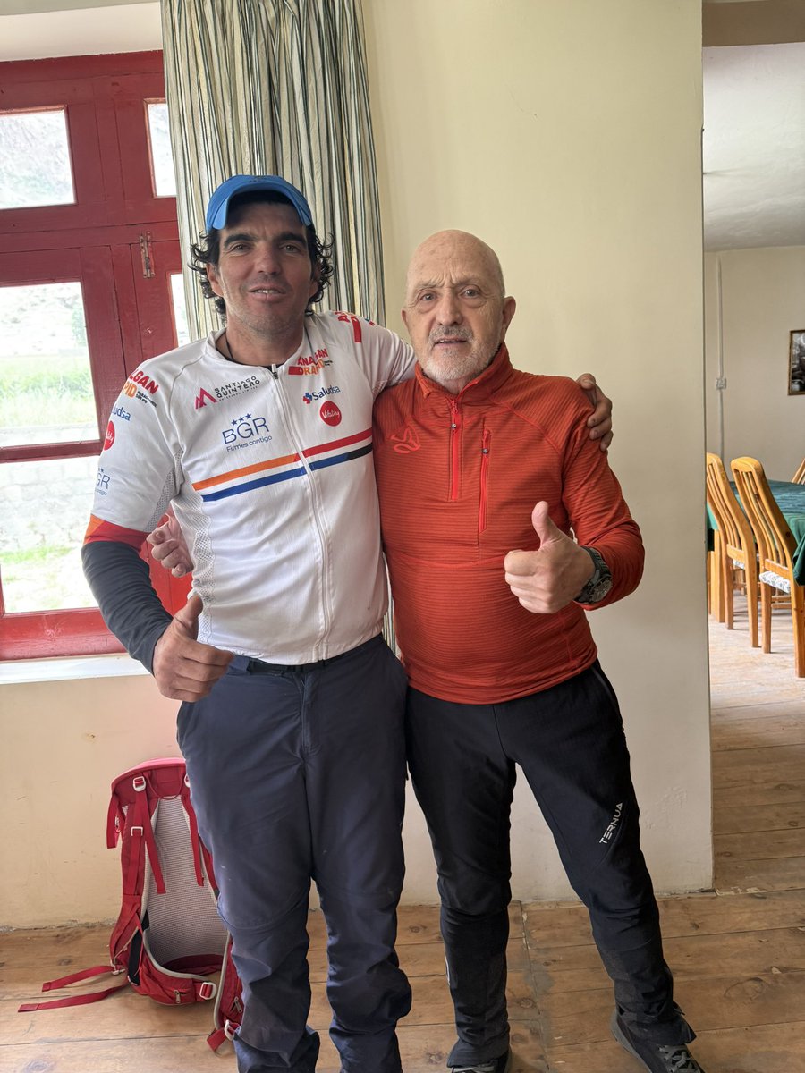 sebas_alvaro's tweet image. El monzón está causando las primeras deserciones en el Karakórum. Ayer con Santiago Quintero y Sahid Sadpara, en el refugio Karim-Sarabastall en Hushé, compartiendo charla sobre las malas condiciones del K2 y las altas temperaturas que provocan caídas de piedras. Otro año será.
