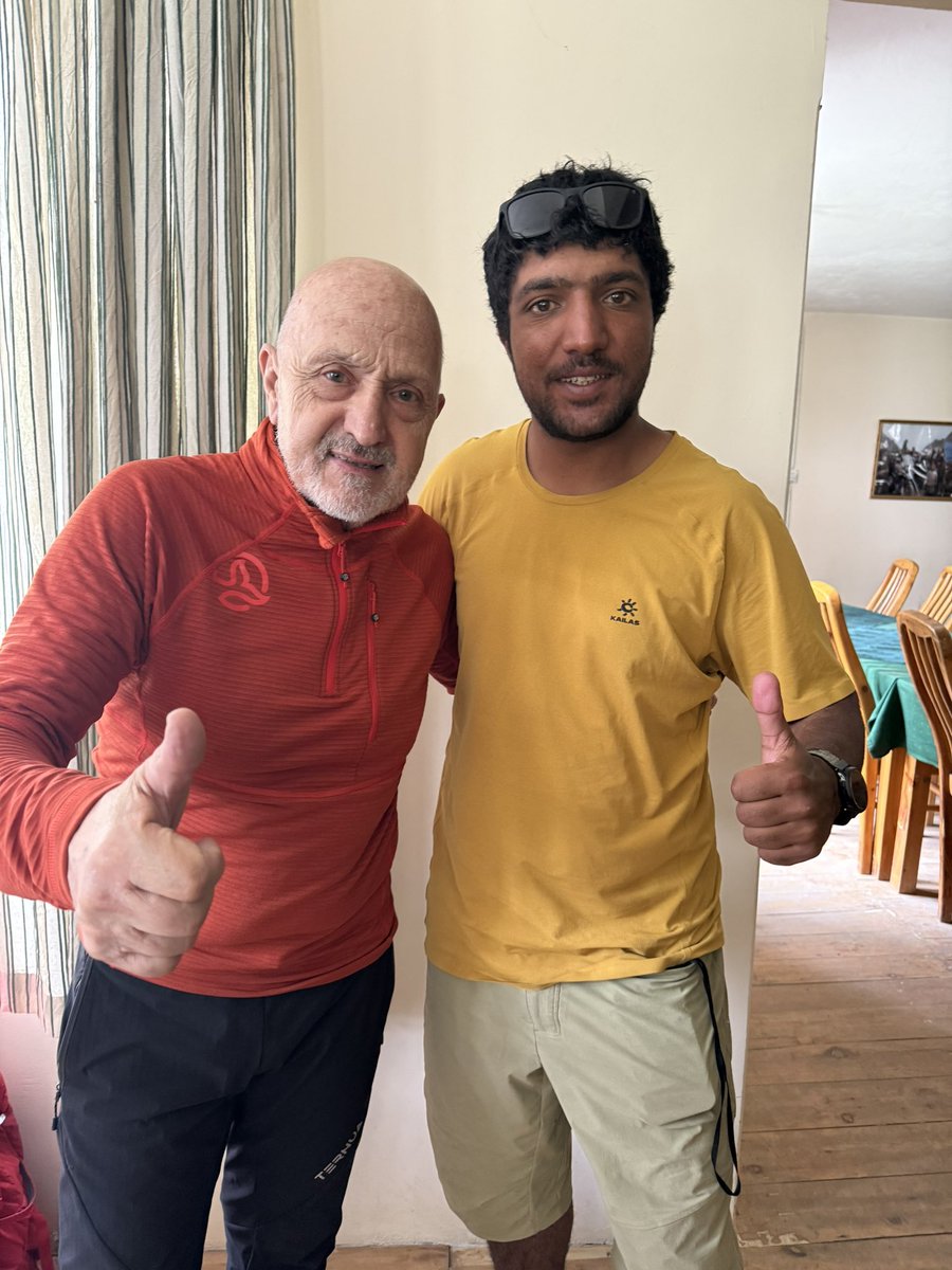 sebas_alvaro's tweet image. El monzón está causando las primeras deserciones en el Karakórum. Ayer con Santiago Quintero y Sahid Sadpara, en el refugio Karim-Sarabastall en Hushé, compartiendo charla sobre las malas condiciones del K2 y las altas temperaturas que provocan caídas de piedras. Otro año será.