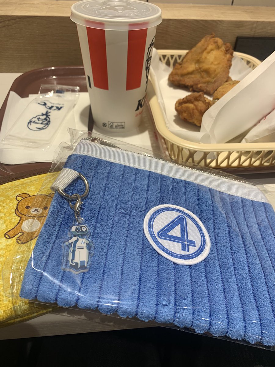 oimoex's tweet image. ファンタスティック4吹替良かった！
1回目字幕よりめっちゃ入ってきた🥲

ひいき目に見てるとこあると思うけどジョニーの好きなとこめっちゃある🔥

いつも目薬やリップとか入れてるポーチがリラックマで恥ずかしいことよくあって、この前関東で気になったけど我慢したポーチが劇場に売ってて一軍交代