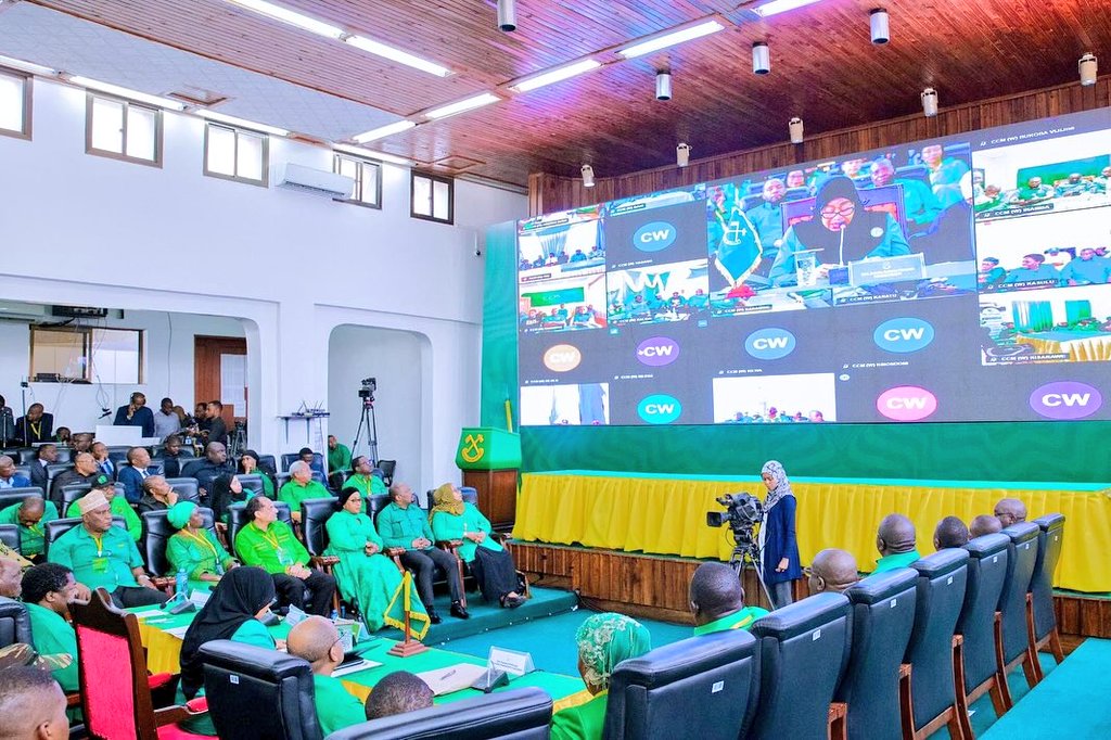 urtupdates's tweet image. Mwenyekiti wa Chama Cha Mapinduzi na Rais wa Jamhuri ya Muungano wa Tanzania Mhe. Dkt. @SuluhuSamia akiongoza Mkutano Mkuu Maalum wa @ccm_tanzania Taifa kwa njia ya kidijitali ambapo ameongea na Wajumbe wa Mkutano huo nchi nzima kwa njia ya mtanadao tarehe 26 Julai, 2025 katika…