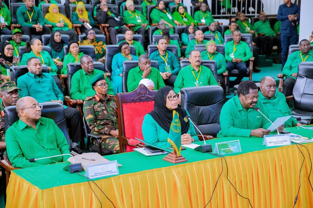 urtupdates's tweet image. Mwenyekiti wa Chama Cha Mapinduzi na Rais wa Jamhuri ya Muungano wa Tanzania Mhe. Dkt. @SuluhuSamia akiongoza Mkutano Mkuu Maalum wa @ccm_tanzania Taifa kwa njia ya kidijitali ambapo ameongea na Wajumbe wa Mkutano huo nchi nzima kwa njia ya mtanadao tarehe 26 Julai, 2025 katika…