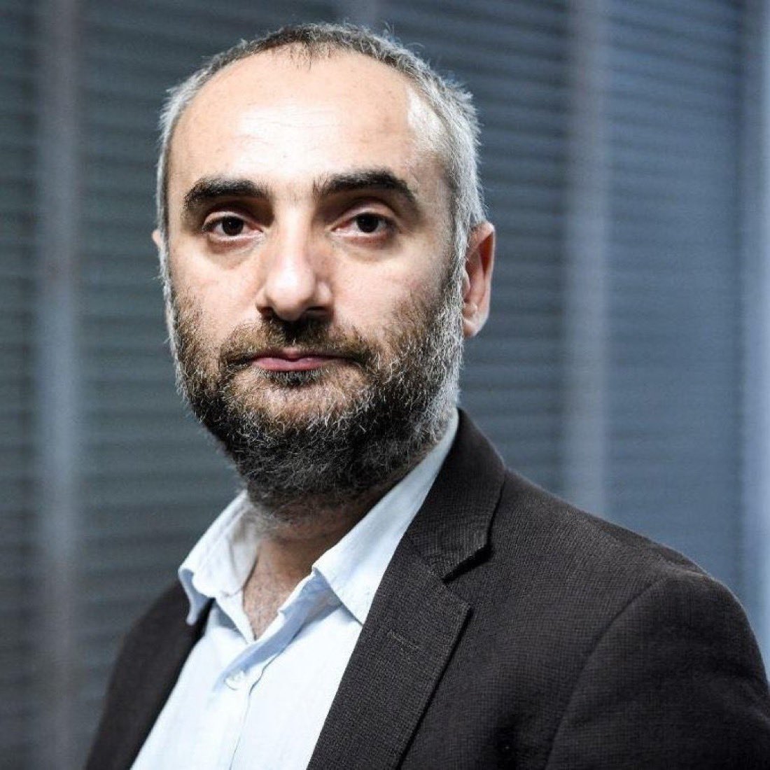 etkiIihaberO1's tweet image. İsmail Saymaz: "Antalya’daki yangına gelen Azerbaycan ekipleri alev dayanımlı kıyafetler giyerken, konum takibi yapan cihaz taşırken, nabız ve oksijen yönünden anlık izlenirken; Türk işçilerde bu sistemlerin hiçbiri yok. 

Sadece ‘Orman’ yazılı fosforlu yelekle çalışıyorlar."