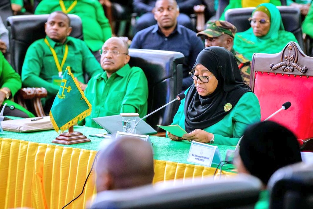 urtupdates's tweet image. Mwenyekiti wa Chama Cha Mapinduzi na Rais wa Jamhuri ya Muungano wa Tanzania Mhe. Dkt. @SuluhuSamia akiongoza Mkutano Mkuu Maalum wa @ccm_tanzania Taifa kwa njia ya kidijitali ambapo ameongea na Wajumbe wa Mkutano huo nchi nzima kwa njia ya mtanadao tarehe 26 Julai, 2025 katika…