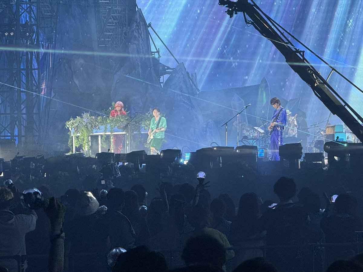suetakatomu's tweet image. ミセスのライブへ
今度デビューするからと、ユニバーサルの方からCD頂いてから早10年!とんでもないアーティストに!!
『凄い良い曲』
#アメブロ
ameblo.jp/suetaka-tomu/e…
俺はこの10年何してたんだろう…なんて考えながら聴いてました!まぁこの先もケセラセラ♪
#MrsꓸGREENAPPLE
#ミセス…