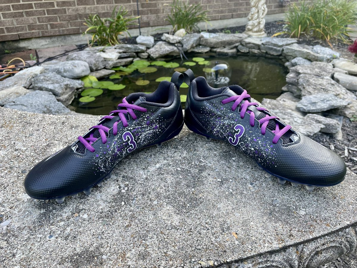 KBArtCincy's tweet image. Introducing a custom pair of Adidas Adizero @ehsports cleats. Get yours too w/KB Art. #CustomCleats #Altiora