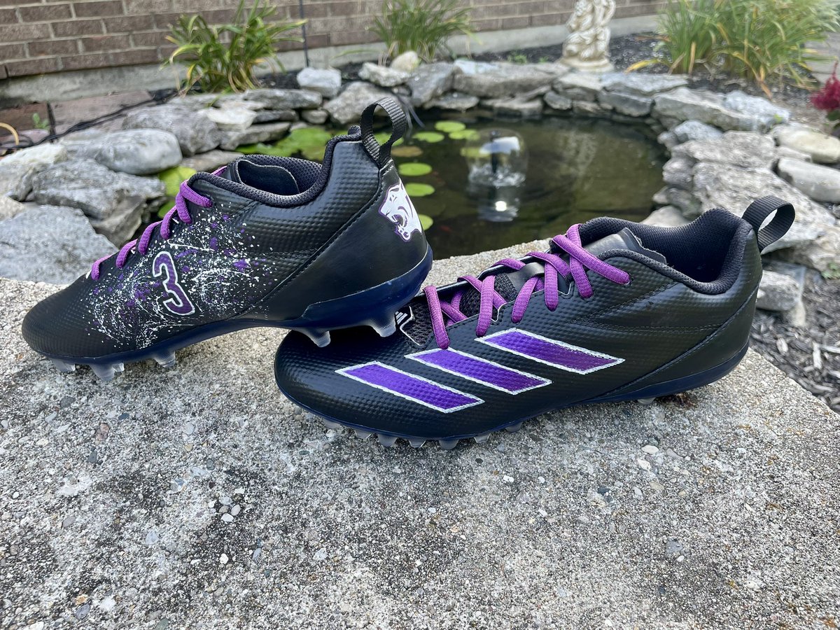 KBArtCincy's tweet image. Introducing a custom pair of Adidas Adizero @ehsports cleats. Get yours too w/KB Art. #CustomCleats #Altiora