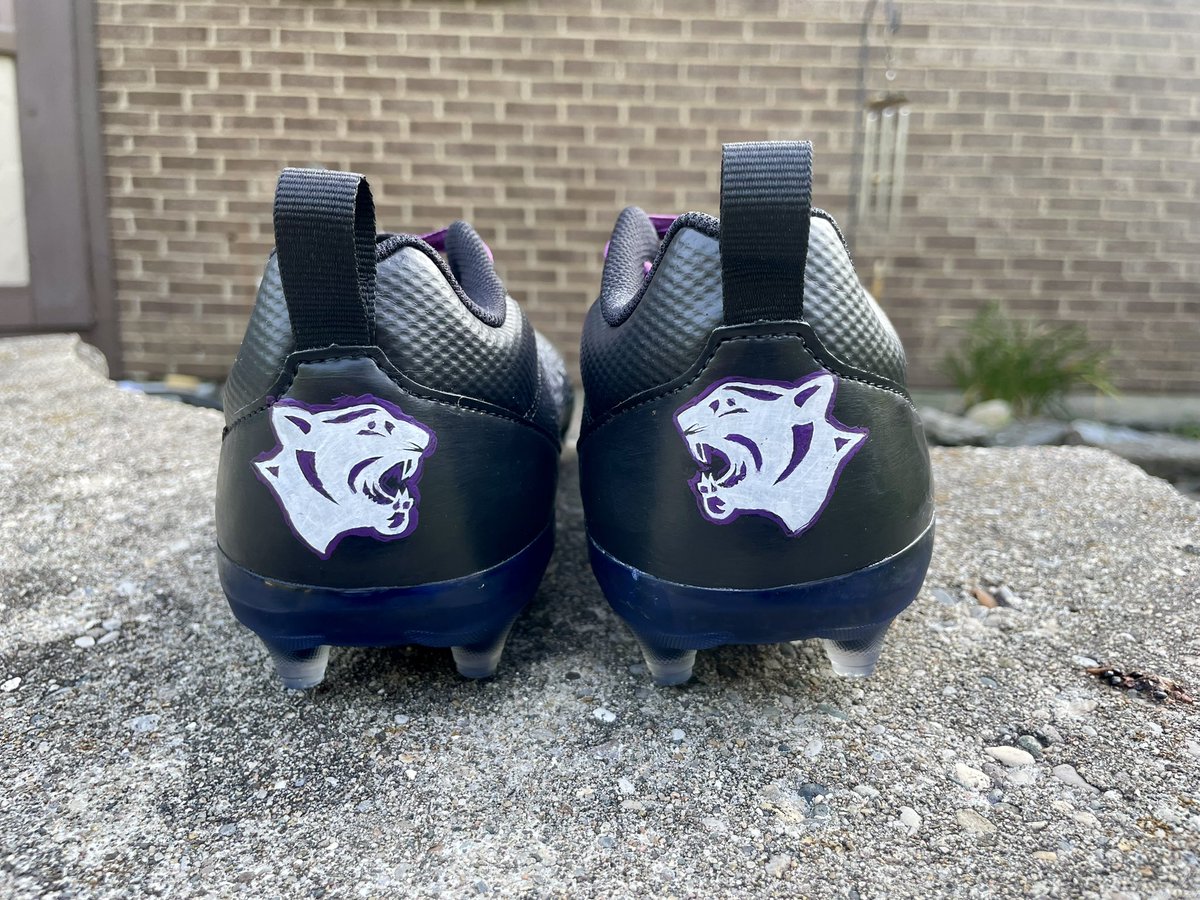 KBArtCincy's tweet image. Introducing a custom pair of Adidas Adizero @ehsports cleats. Get yours too w/KB Art. #CustomCleats #Altiora