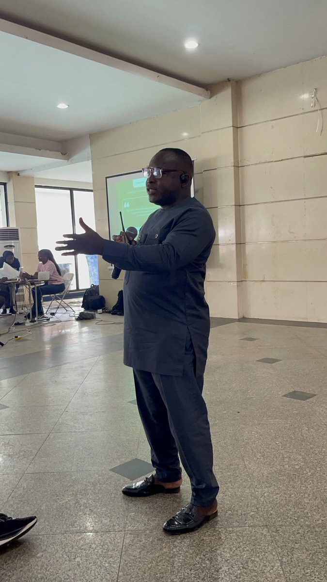 Mentor Benjamin Kafari share his experience during mentoring session. “You have the potential to promote change in your society “ ⁦<a href="/BarcampTamale/">Barcamp Tamale #bctamale</a>⁩ ⁦<a href="/Ghanathink/">GhanaThink</a>⁩ ⁦<a href="/Barcampghana/">Barcamp Ghana by @GhanaThink</a>⁩ #bctamale #passion