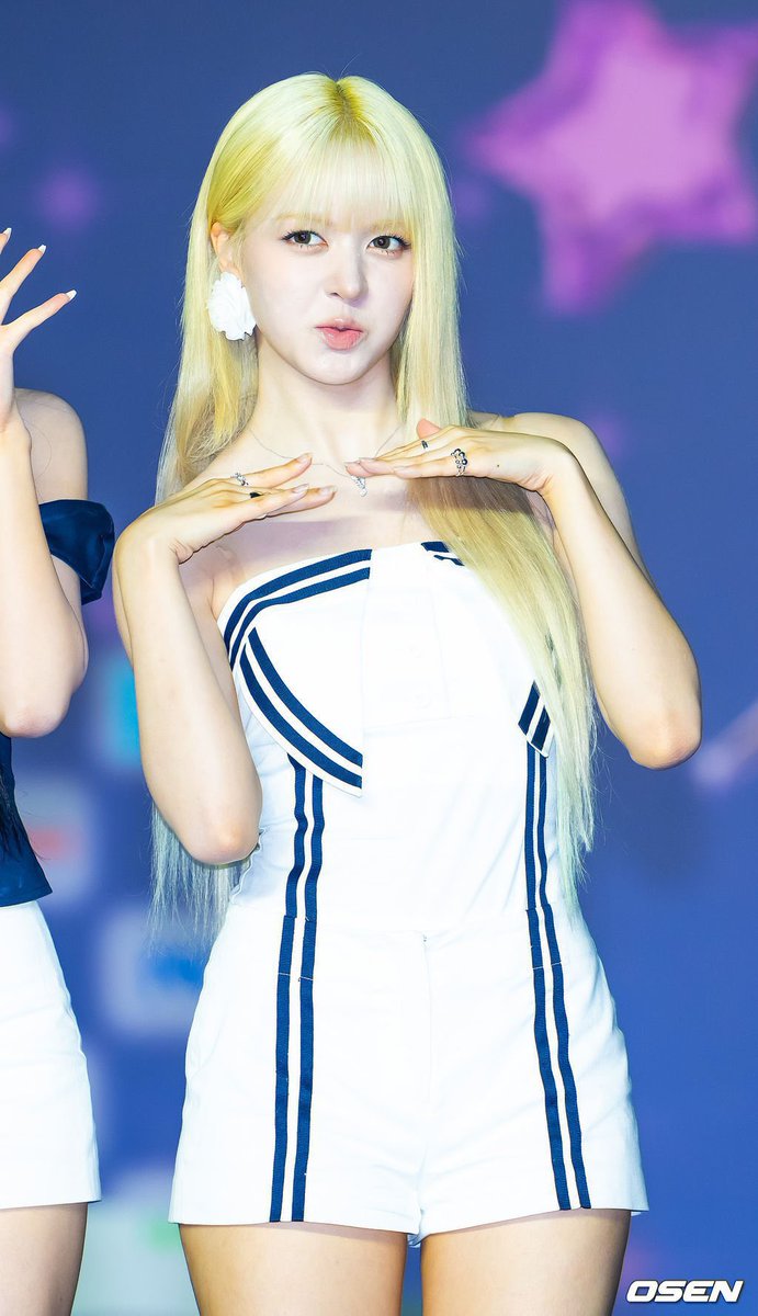 jypeaussie's tweet image. korean media calling lily a fairy💖 so true