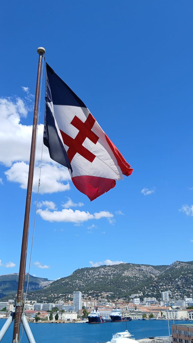 Trois_Ponts's tweet image. Visite du porte-avions Charles de Gaulle à Toulon aujourd'hui ! @MarineNationale