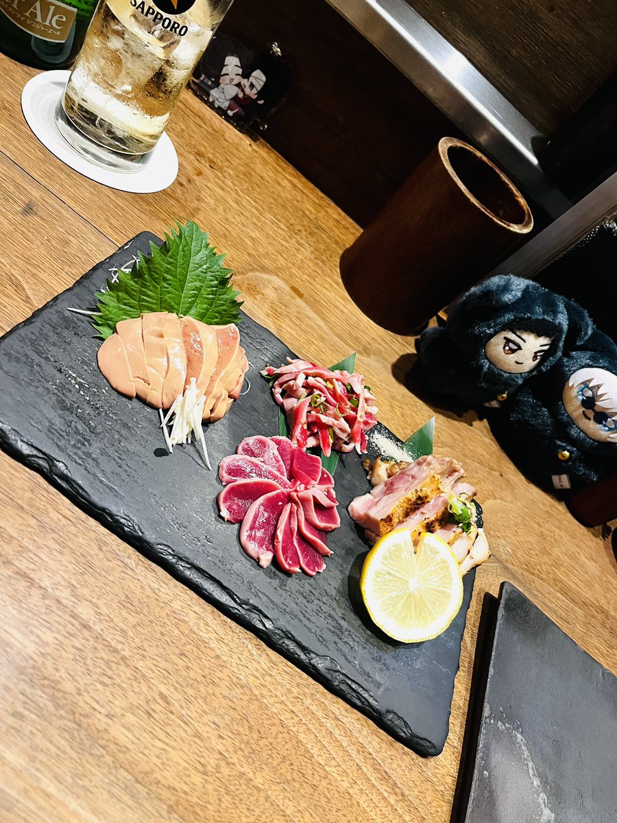 giri_taeteru's tweet image. いい焼き鳥食べてきた！ｽｸﾞﾙ、手羽先だよ。手羽先、ｽｸﾞﾙだよ。