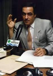 Se nos ha ido Luis Lorente. Mi primer jefe, maestro, compañero y, sobre todo, amigo. Se ha marchado junto a su inseparable y adorada María. Los dos se reunirán con el añorado Marcos… Descansa en paz, gracias por todo y hasta siempre, JEFE .