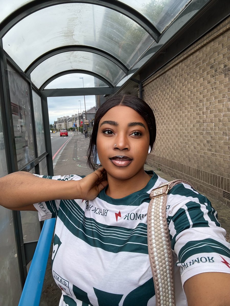 kissbalizz's tweet photo. Why do white people keep asking if that’s a tattoo on my face? No babes, it’s not a tattoo it’s my identity. I just had the confidence to put it where everyone can see it 😌✍🏾 https://t.co/GIi8lwkSIa