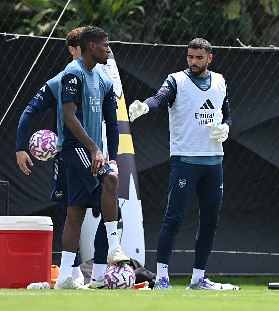 David Raya on Mosquera:

"Quite experienced for a 21-y-old. So he finds very good players on the ball, he is very good defensively especially in the air.

He has a lot to develop obviously because he is a young player as well but he will be a top player for us." [football london]