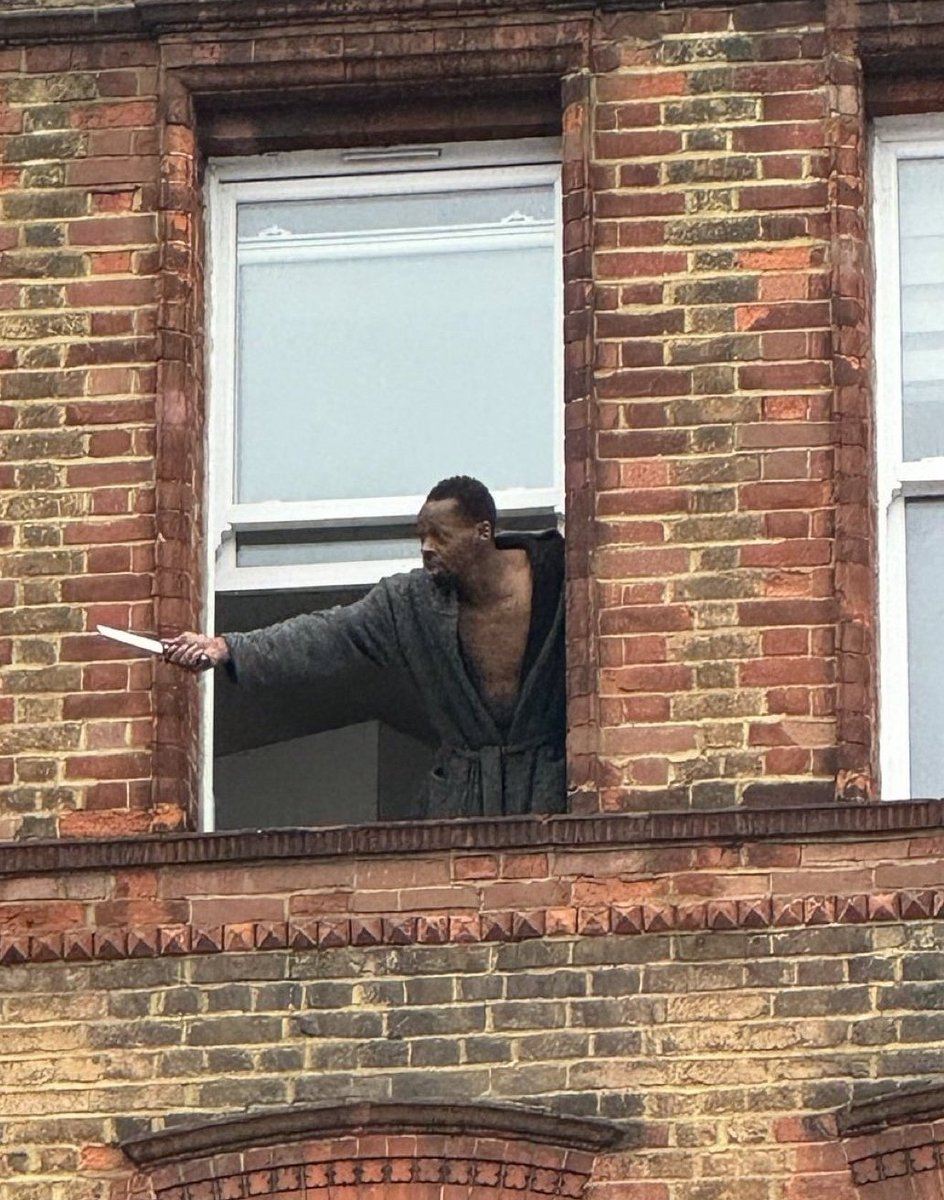 RadioGenoa's tweet image. Well-known doctor welcomes you to London with peace and love.