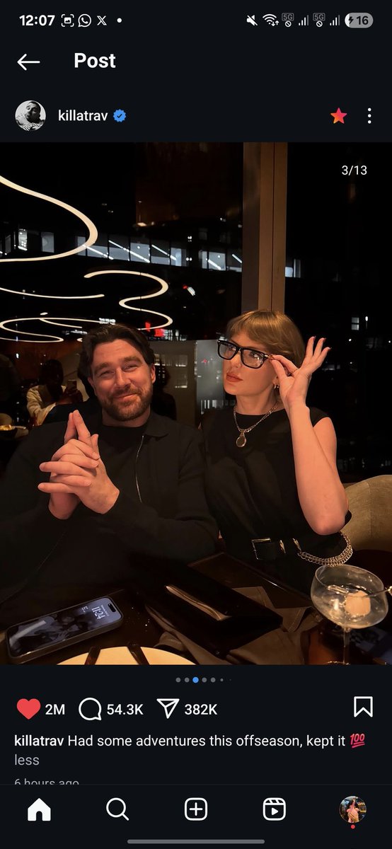 rvrmance's tweet image. muito louco né
taylor escreve yoyok>swifties criam a tradição de friendship bracelet>travis vai no show e tenta entregar uma pra taylor>ela recusa ele>travis fala sobre no podcast>taylor tira tarot pra ver se vale a pena>começam a namorar>dois anos depois temos essas fotos