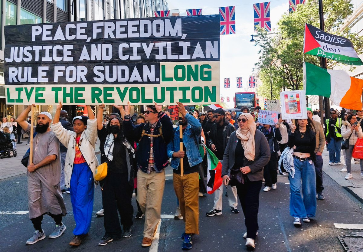 #SudanRevolution 
#stop_sudan_war

𝐒𝐮𝐝𝐚𝐧’𝐬 𝐌𝐢𝐥𝐢𝐭𝐢𝐚 𝐖𝐚𝐫 𝐚𝐧𝐝 𝐭𝐡𝐞 𝐁𝐚𝐭𝐭𝐥𝐞 𝐟𝐨𝐫 𝐓𝐫𝐮𝐭𝐡: 𝐀 𝐧𝐞𝐰 𝐈𝐧𝐭𝐞𝐫𝐯𝐢𝐞𝐰 𝐒𝐞𝐫𝐢𝐞𝐬 menasolidaritynetwork.com/2025/07/26/sud…