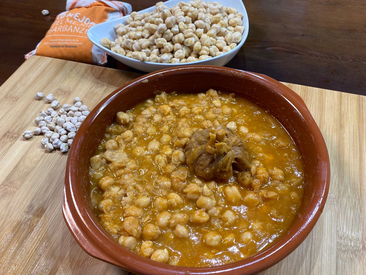 Hoy traemos un sabor tradicional directo desde el territorio de la IGP 'Garbanzo de Escacena': ¡potaje de garbanzos al estilo Escena! Un plato lleno de historia, sabor y alma, ideal para reconectar con nuestras raíces. Tienes su elaboración en este enlace igpgarbanzodeescacena.com/potaje-de-garb…