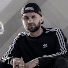 Fastinfoo's tweet image. Blacha 2115 jako rzecznik prasowy 2115 odniósł się do wersji Patokalipsy⤵️
🗣️: "Yo. My nie zajmujemy się strzałami na Facebooku i internet to ostatnie miejsce w którym chcemy wyjaśniać takie kwestie, ale skoro grupa detektywistyczna „Patokalipsa" pierwsze co zrobiła po tym…
