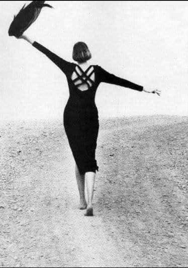 Dramaqueen52041's tweet image. Don't try to be perfect. Be real.
Be a hand that doesn't hold back, but is only present when needed.
Be an eye that sees before it judges.
Be a word that doesn't hurt, but awakens.
Be silence when all words are not enough. And finally:
Be a Human.!