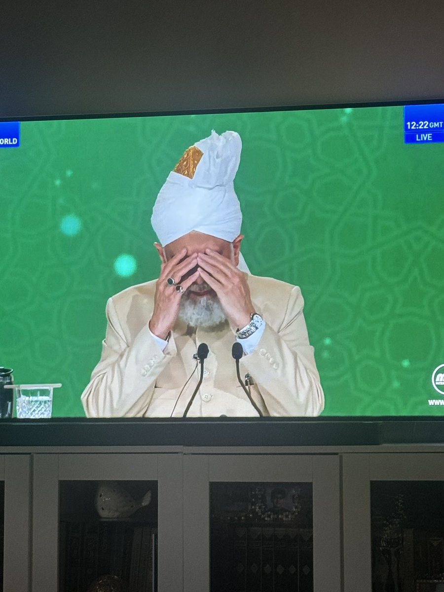 SadiaTheSadia's tweet image. Huzoor’s address to Lajna was not only directed towards women but also carried important guidance for men. It was a message to reminding us of our duties, rights, and spiritual responsibilities. May Allah enable us to act upon these teachings. Ameen
#JalsaUK