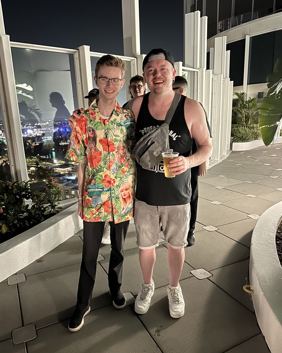 TheOnlyGoodChad's tweet image. Pictured here: the best Destiny player and worst Destiny player Calgary has to offer.