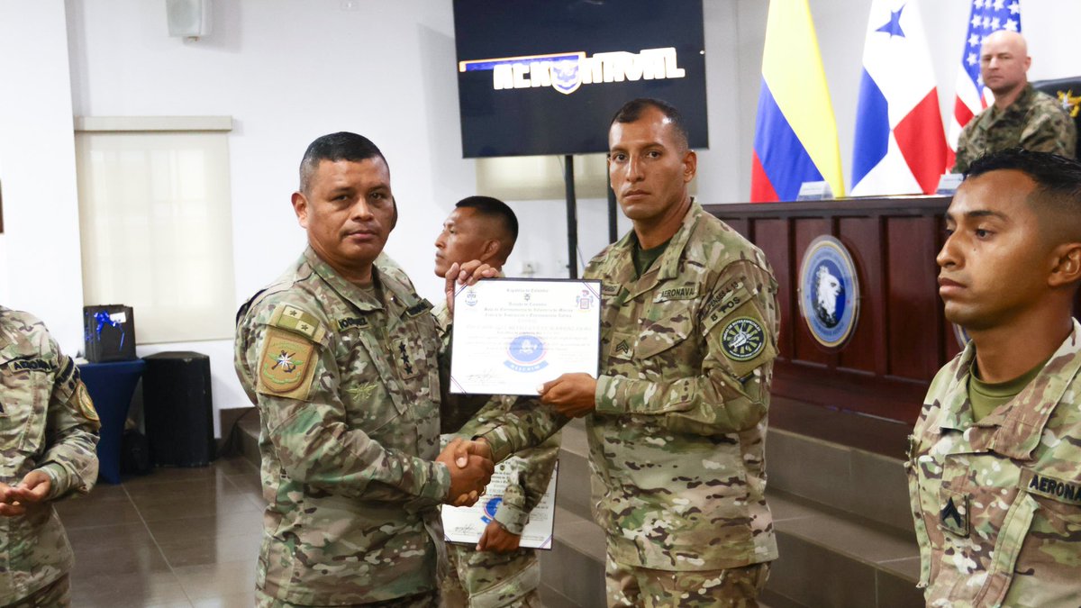 aeronavalpanama's tweet image. 📚 En el Auditorio Aeronaval se clausuró el Curso de Nadador de Seguridad, fortaleciendo las capacidades tácticas de nuestras unidades. La ceremonia fue presidida por el Secretario General, Subcomisionado Julio Peralta, y el Director de Docencia, Comisionado Luis Rodríguez.