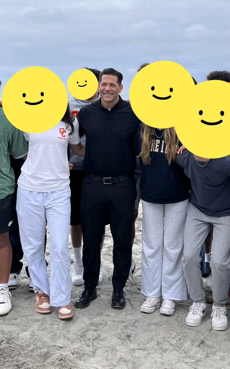 scottinaussie's tweet image. i love my dad hes so short skdnmssmmsmsns