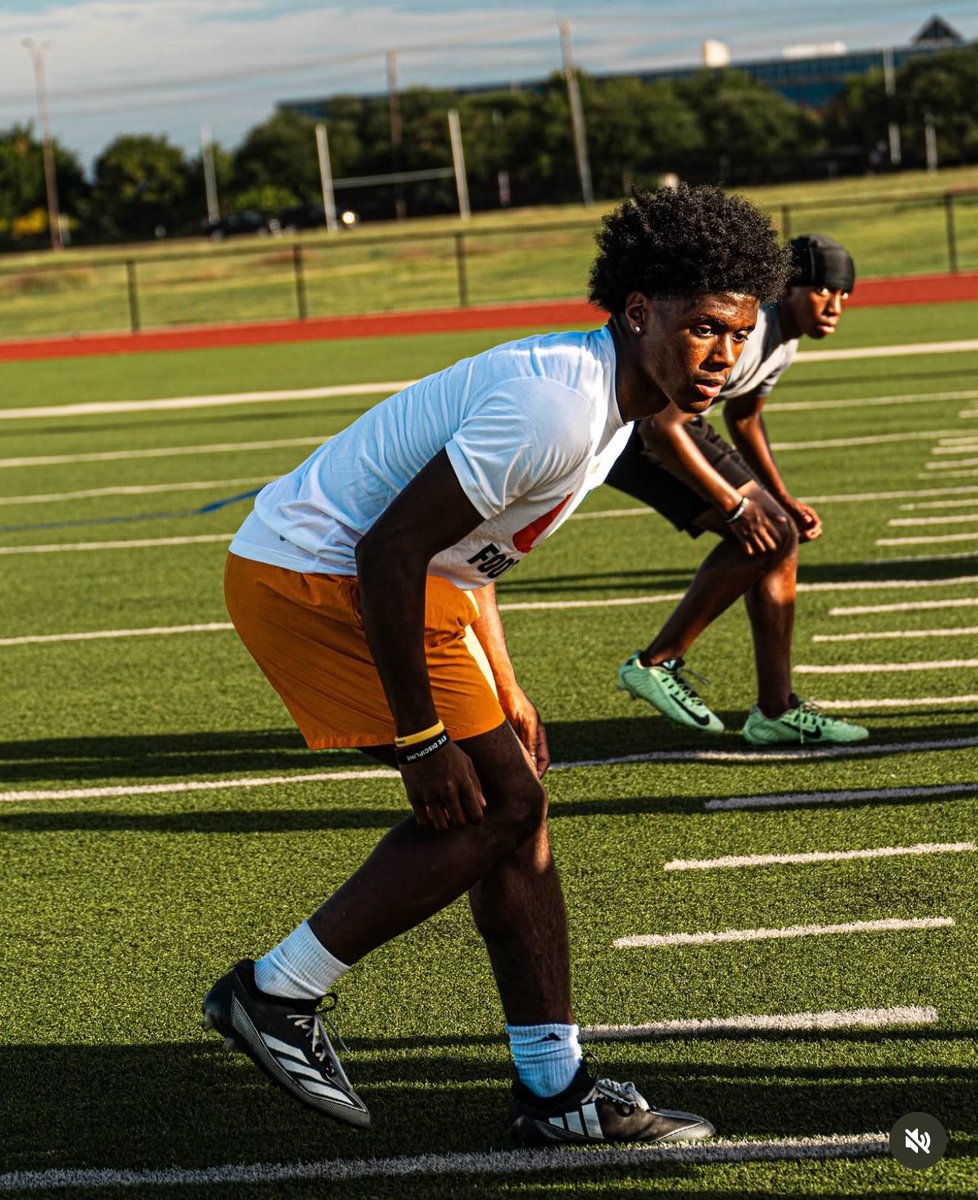 NFL Draft Prep (@nfldraftacademy) on Twitter photo Found a gem yesterday.
Logan Thomas out of Ranchview HS is the real deal! <a href="/LoganThomas12_/">Logan “LT” Thomas 🇵🇦</a>
What he lacks in size, he makes up for with a quick twitch, refined pedal & technique, and great ball skills!
Here’s his highlight reel: hudl.com/video/3/231722… Found a gem yesterday.
Logan Thomas out of Ranchview HS is the real deal! <a href="/LoganThomas12_/">Logan “LT” Thomas 🇵🇦</a>
What he lacks in size, he makes up for with a quick twitch, refined pedal & technique, and great ball skills!
Here’s his highlight reel: hudl.com/video/3/231722…