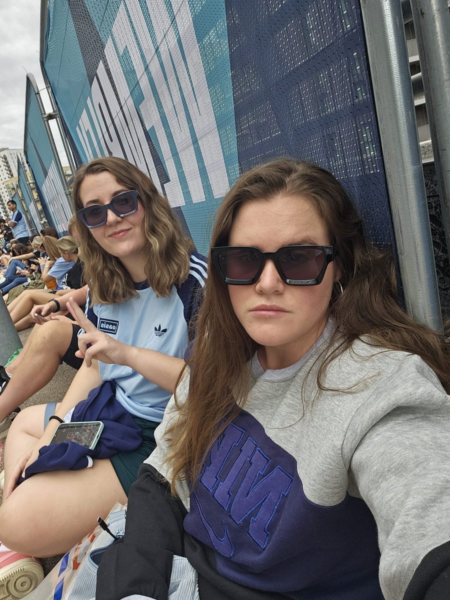 Esperando a Oasis en Wembley no se está tan mal 🤓🇬🇧