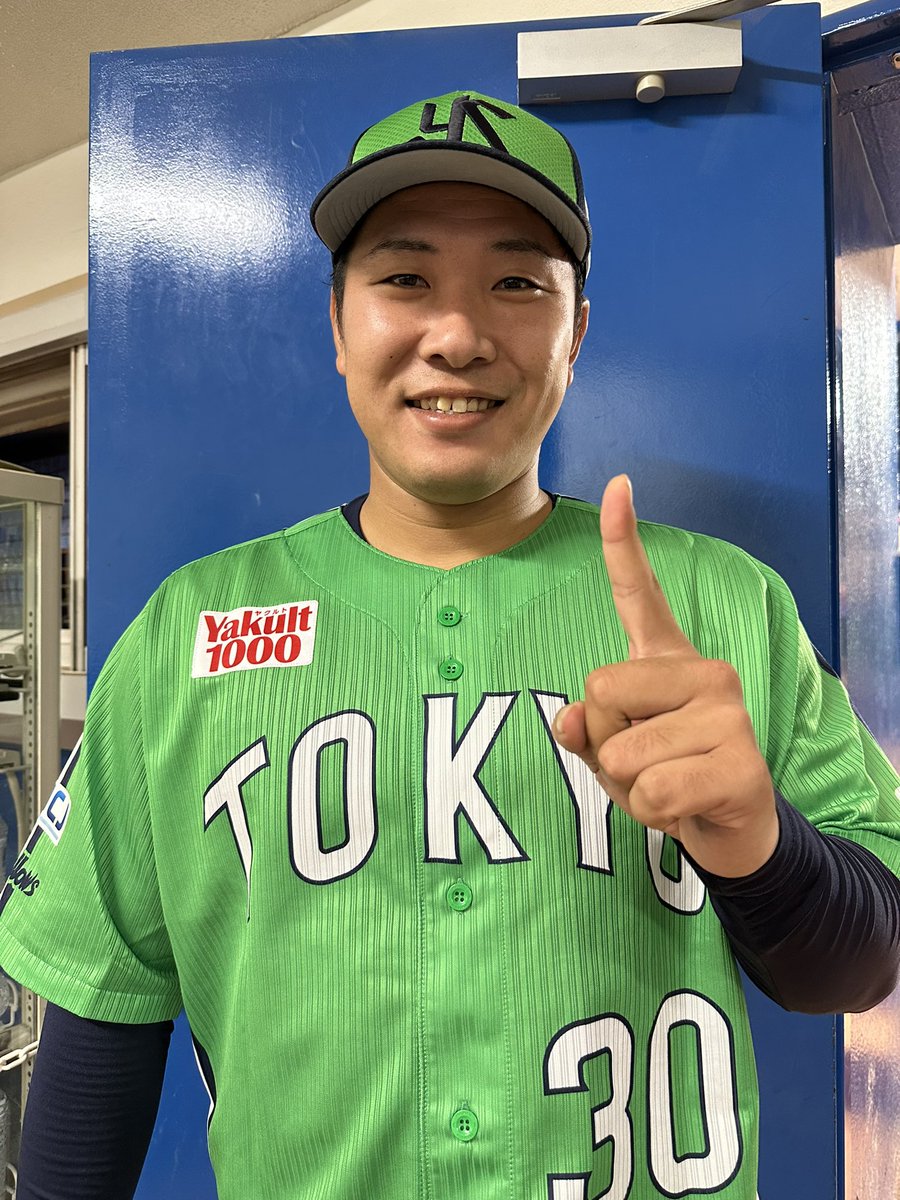swallowspr's tweet image. #荘司宏太 
プロ初勝利おめでとう！
毎回、素晴らしい内容のピッチング！
スーパールーキー明日もお願いします。
#赤羽由紘  
前半戦の最終戦サヨナラ３ランからの2連続ヒーロー！明日もあるよ！
（岩田nice catch）
#swallows
#捲土重来