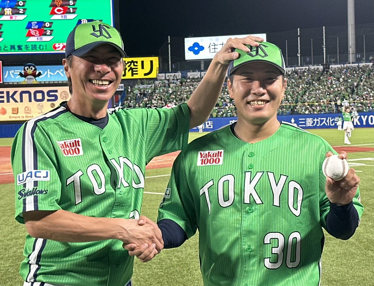 swallowspr's tweet image. #荘司宏太 
プロ初勝利おめでとう！
毎回、素晴らしい内容のピッチング！
スーパールーキー明日もお願いします。
#赤羽由紘  
前半戦の最終戦サヨナラ３ランからの2連続ヒーロー！明日もあるよ！
（岩田nice catch）
#swallows
#捲土重来
