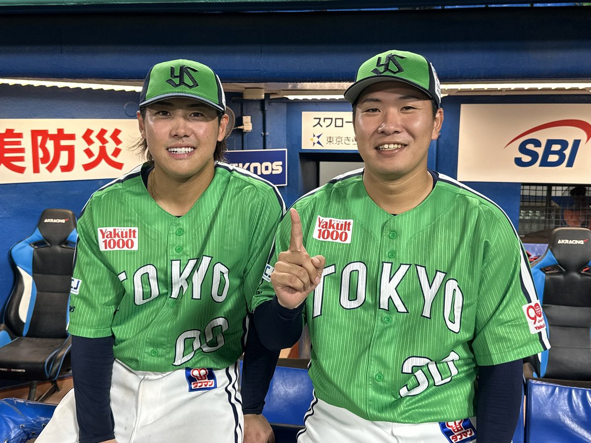 swallowspr's tweet image. #荘司宏太 
プロ初勝利おめでとう！
毎回、素晴らしい内容のピッチング！
スーパールーキー明日もお願いします。
#赤羽由紘  
前半戦の最終戦サヨナラ３ランからの2連続ヒーロー！明日もあるよ！
（岩田nice catch）
#swallows
#捲土重来