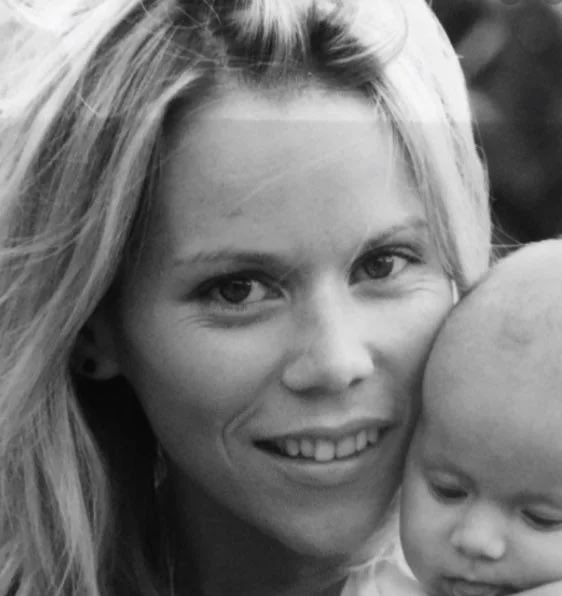 I don’t usually bother with the weirdos who are obsessed with other people’s genitals BUT this case is going to be interesting. So Candace Owens is so convinced that the First Lady of France, Brigitte Macron, was born a man that she rejected three demands that she retract